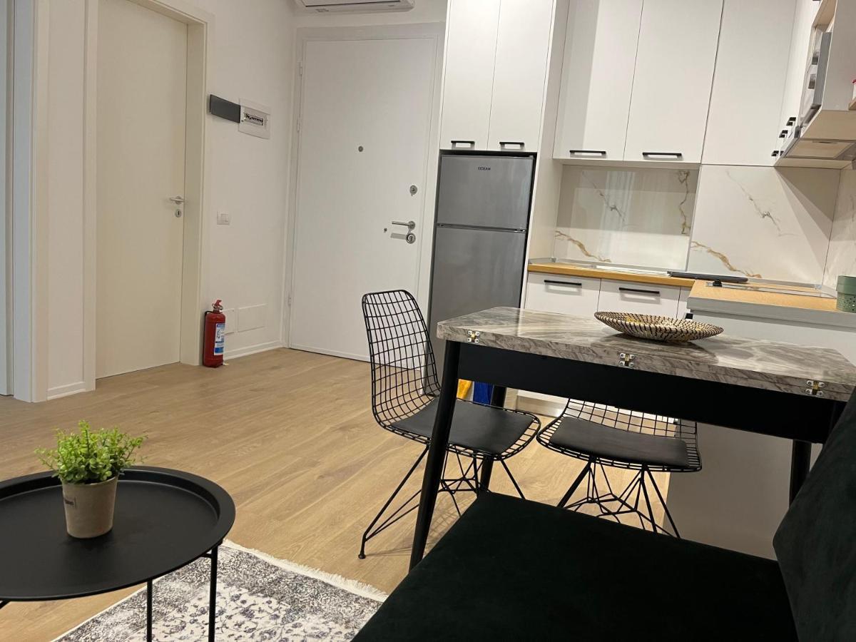 Comfy Nest Apartment- Free Parking 地拉那 外观 照片